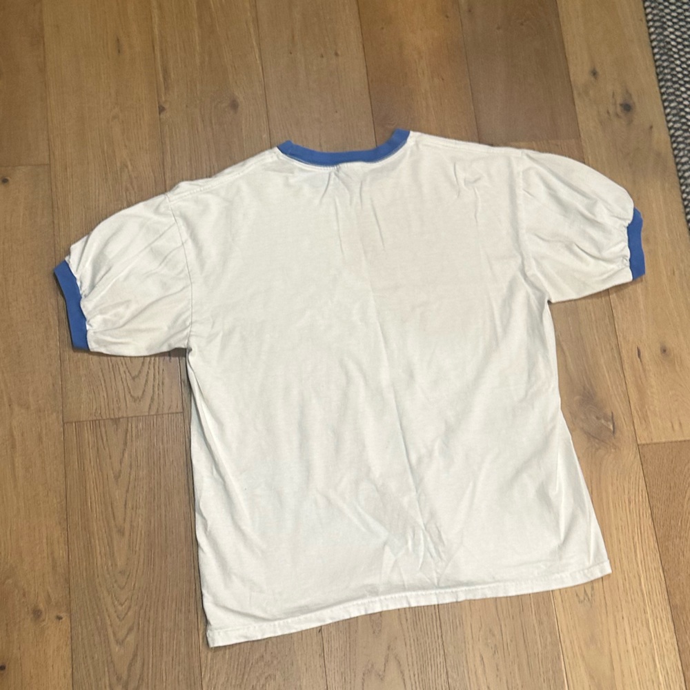 Gilley’s Pasadena, Texas Vintage. White Tee with Red Graphic and Blue Collar - Picture 4 of 4
